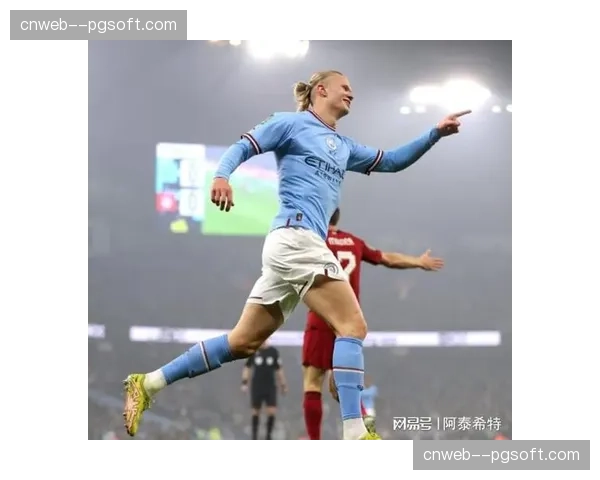 特写：伤愈复出即进球的哈兰德，在伊蒂哈德接受全场掌声。